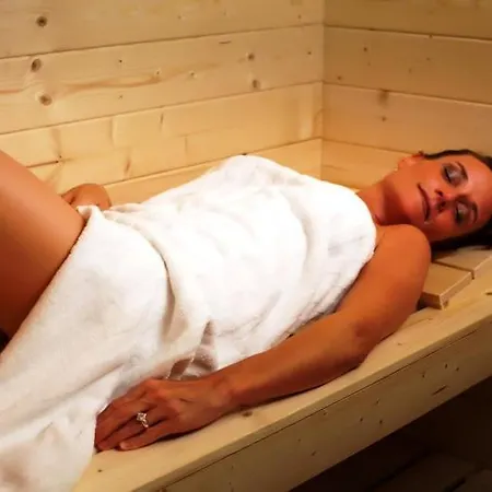 Rittersporn - Sauna, Kamin & Terrasse Zingst